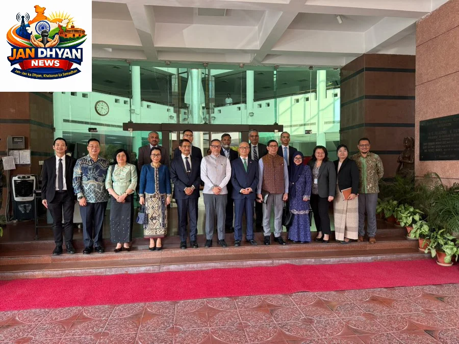 ASEAN Diplomats BrahMos Visit: आसियान राजनयिकों ने किया ब्रह्मोस मुख्यालय का दौरा