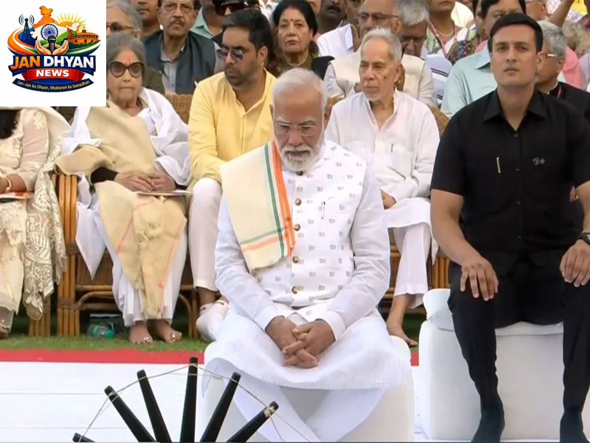 गांधी जयंती पर PM मोदी ने राजघाट पर दी श्रद्धांजलि, सत्य और अहिंसा के संदेश को किया याद