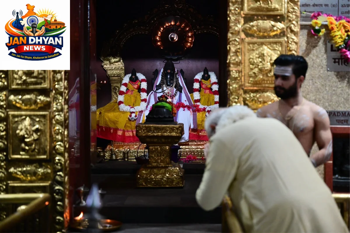 25 साल की जनसेवा पूरी होने पर PM मोदी ने श्री विनायक मंदिर में की पूजा-अर्चना