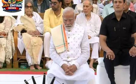 गांधी जयंती पर PM मोदी ने राजघाट पर दी श्रद्धांजलि, सत्य और अहिंसा के संदेश को किया याद